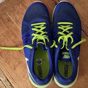 Nike men’s size 11 “fit sole” running shoes in marine blue/ lime green accents